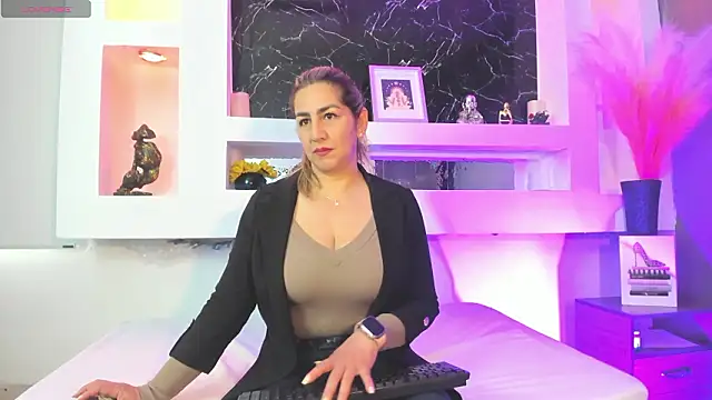 Snapshot of Cinthya_mjs chatting on 02-14-26, 01:08 Cinthya mjs online show from 02-14-26, 01:08