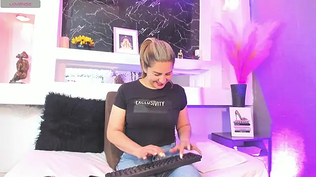 Snapshot of Cinthya_mjs chatting on 02-19-26, 12:12 Cinthya mjs online show from 02-19-26, 12:12