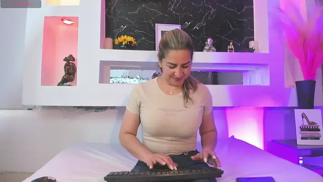 Snapshot of Cinthya_mjs chatting on 02-20-26, 12:05 Cinthya mjs online show from 02-20-26, 12:05