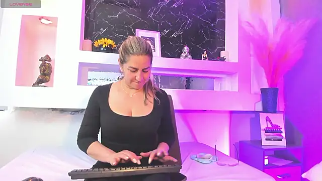 Snapshot of Cinthya_mjs chatting on 02-21-26, 02:29 Cinthya mjs online show from 02-21-26, 02:29