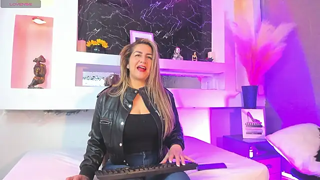 Snapshot of Cinthya_mjs chatting on 03-05-26, 12:01 Cinthya mjs online show from 03-05-26, 12:01