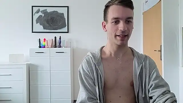 Snapshot of nickdtr chatting on 05-06-26, 11:37 nickdtr online show from 05-06-26, 11:37