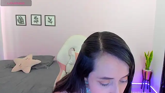 sophie pazz online show from 10-25-25, 04:13