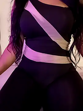 Snapshot of Almas_Queen chatting on 10-08-25, 09:01 Almas Queen online show from 10-08-25, 09:01