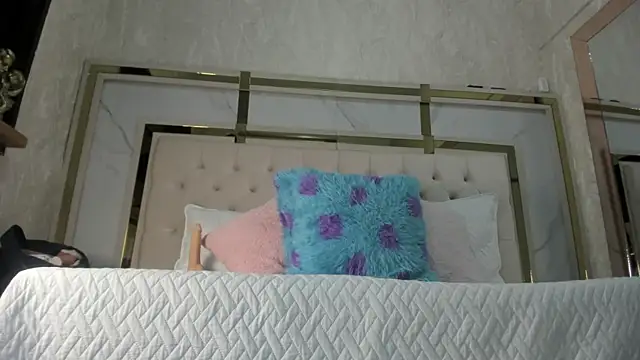 Victoriaa millers online show from 10-15-25, 07:14