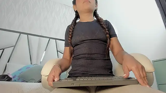 Victoriaa millers online show from 03-13-26, 07:09