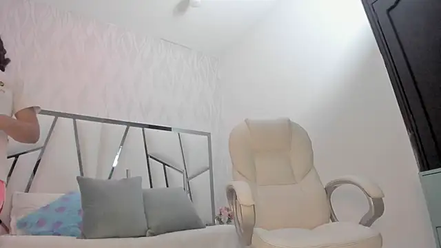 Victoriaa millers online show from 04-13-26, 07:08