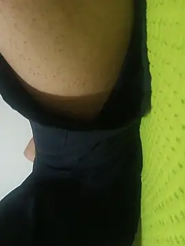 Snapshot of beautiful_hands_ chatting on 12-17-25, 06:52 beautiful hands online show from 12-17-25, 06:52