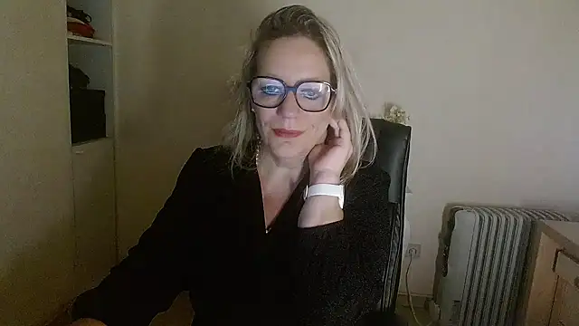 Silkesquirt online show from 10-23-25, 06:56