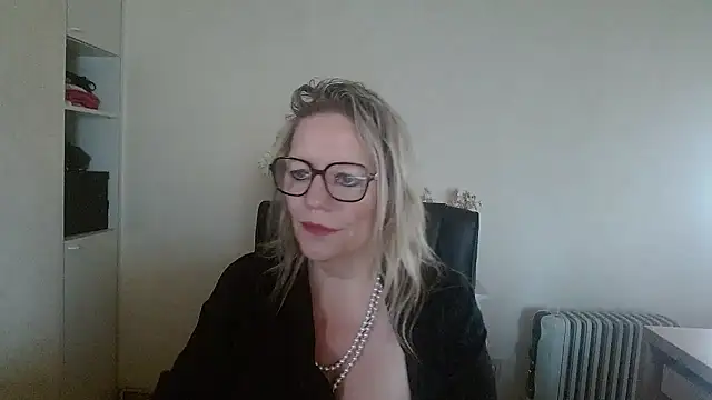 Silkesquirt online show from 10-24-25, 07:16