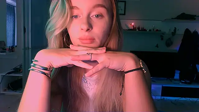 Snapshot of Eva_Jaya chatting on 09-12-25, 10:04 Eva Jaya online show from 09-12-25, 10:04