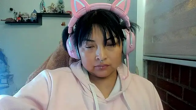 Shaddycute  online show from 04-15-26, 07:58