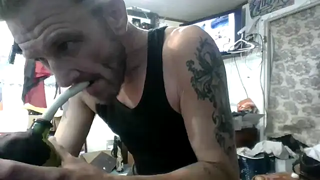 Snapshot of gettinit2wice chatting on 07-16-26, 09:43 gettinit2wice online show from 07-16-26, 09:43
