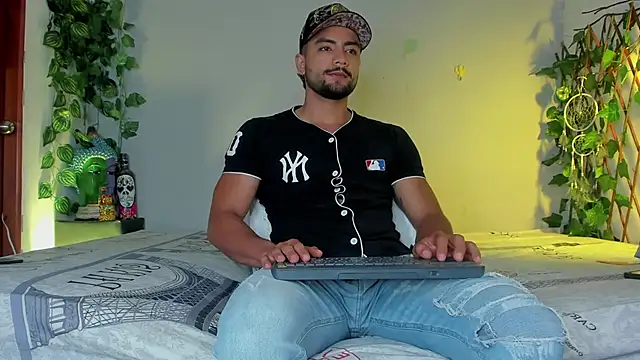 Snapshot of Jaxxon_ chatting on 02-25-25, 03:49 Jaxxon online show from 02-25-25, 03:49