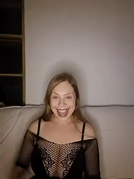 katiestevens online show from 10-02-25, 08:38