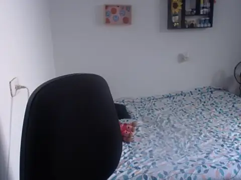 Snapshot of HannaKlein chatting on 12-11-24, 01:39 HannaKlein online show from 12-11-24, 01:39