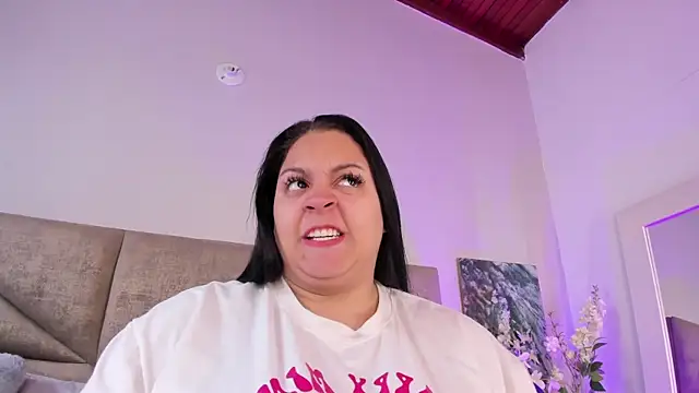 Snapshot of Salomesimos1 chatting on 02-13-25, 05:44 Salomesimos1 online show from 02-13-25, 05:44