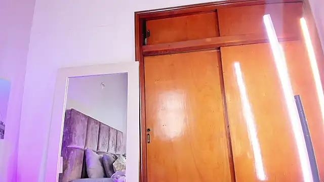 Snapshot of Salomesimos1 chatting on 02-14-25, 05:03 Salomesimos1 online show from 02-14-25, 05:03