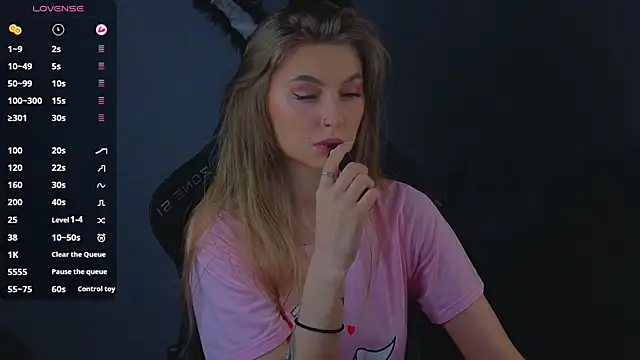 Snapshot of Saillise chatting on 12-13-25, 11:10 Saillise online show from 12-13-25, 11:10