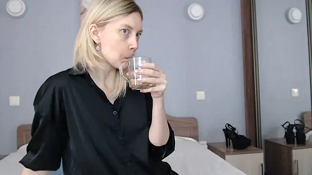 AvelinaLeoni online show from 02-13-25, 07:13