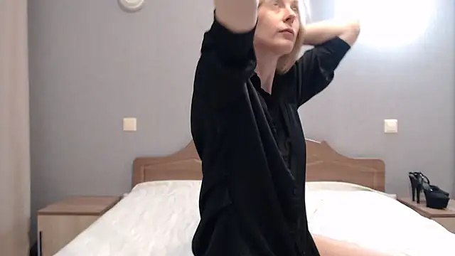 AvelinaLeoni online show from 03-07-25, 05:40