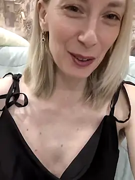 Snapshot of AvelinaLeoni chatting on 11-24-25, 06:46 AvelinaLeoni online show from 11-24-25, 06:46