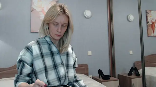 AvelinaLeoni online show from 04-20-26, 06:38