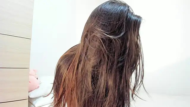 Elle Lee  online show from 11-18-25, 08:13