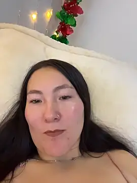 Elle Lee  online show from 12-21-25, 04:36