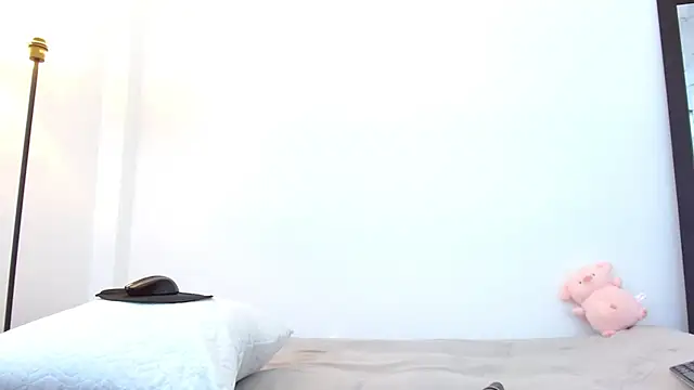 Snapshot of Elle_Lee_ chatting on 05-04-26, 10:50 Elle Lee online show from 05-04-26, 10:50