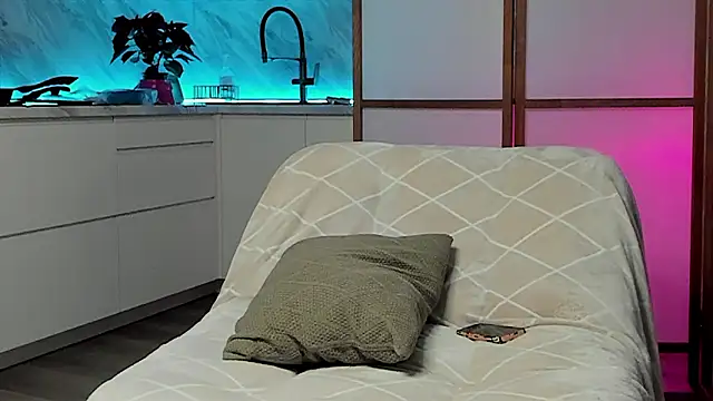 Snapshot of Devilina_V chatting on 12-05-24, 02:44 Devilina V online show from 12-05-24, 02:44