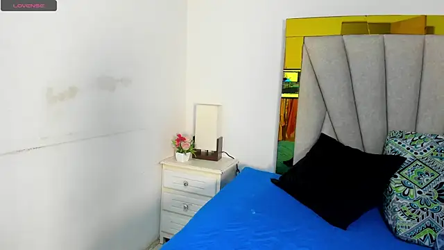 vahiolet fuentes online show from 11-25-25, 03:06