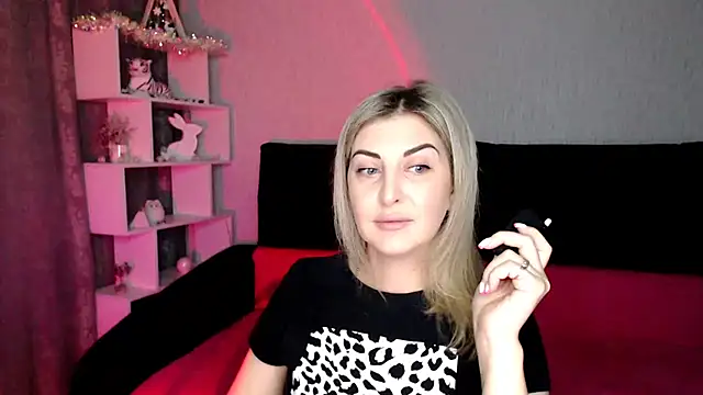 Snapshot of Amelia_Harper chatting on 12-18-24, 02:17 Amelia Harper online show from 12-18-24, 02:17