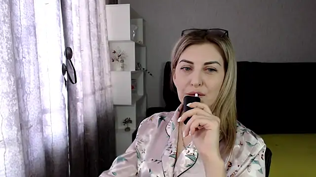 Snapshot of Amelia_Harper chatting on 02-18-25, 05:09 Amelia Harper online show from 02-18-25, 05:09