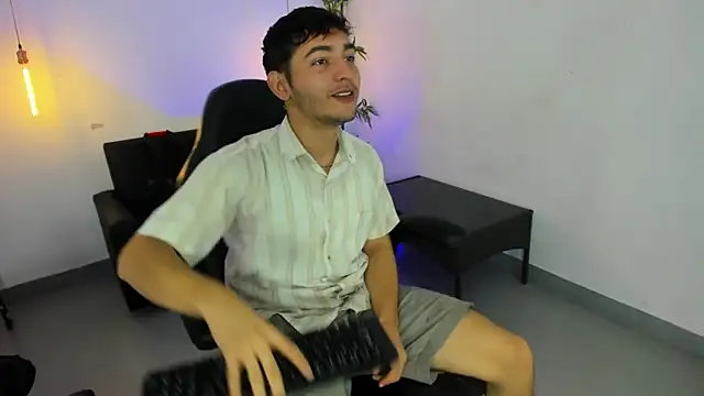 Snapshot of DiegoRogue_ chatting on 12-09-24, 12:30 DiegoRogue online show from 12-09-24, 12:30