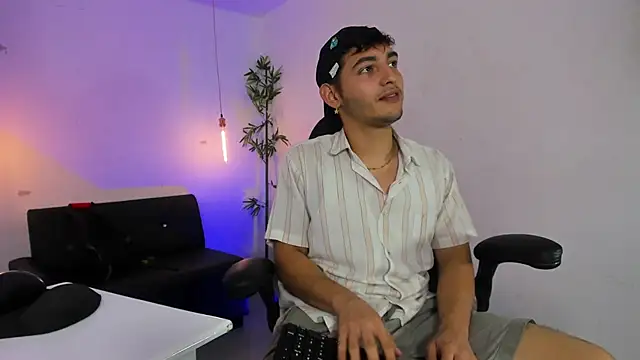 Snapshot of DiegoRogue_ chatting on 12-09-24, 03:33 DiegoRogue online show from 12-09-24, 03:33