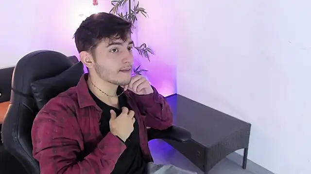 Snapshot of DiegoRogue_ chatting on 12-11-24, 12:34 DiegoRogue online show from 12-11-24, 12:34