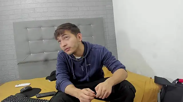 Snapshot of DiegoRogue_ chatting on 12-13-24, 01:12 DiegoRogue online show from 12-13-24, 01:12