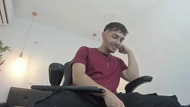 Snapshot of DiegoRogue_ chatting on 12-16-24, 12:49 DiegoRogue online show from 12-16-24, 12:49