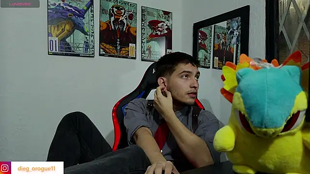 Snapshot of DiegoRogue_ chatting on 03-17-25, 11:21 DiegoRogue online show from 03-17-25, 11:21