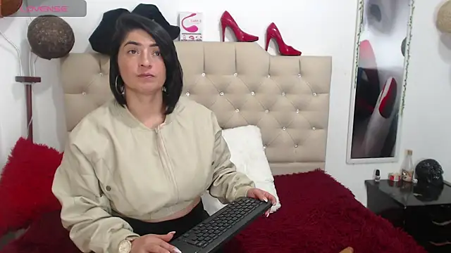 Snapshot of karenlennox1 chatting on 12-27-24, 11:31 karenlennox1 online show from 12-27-24, 11:31