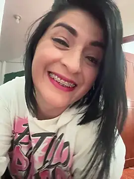 Snapshot of karenlennox1 chatting on 03-19-25, 10:53 karenlennox1 online show from 03-19-25, 10:53