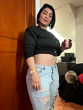 Snapshot of karenlennox1 chatting on 10-03-25, 10:40 karenlennox1 online show from 10-03-25, 10:40