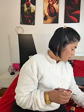 karenlennox1 online show from 07-17-26, 12:39
