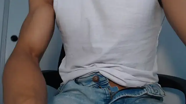 Snapshot of Jhonyblack_1 chatting on 06-03-26, 02:33 Jhonyblack 1 online show from 06-03-26, 02:33
