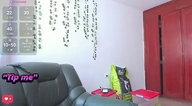 bonnie moon  online show from 12-17-24, 06:20