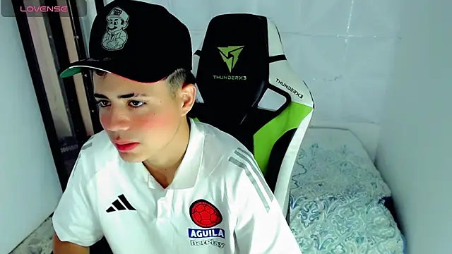 Snapshot of bby_santi chatting on 12-06-24, 01:22 bby santi online show from 12-06-24, 01:22