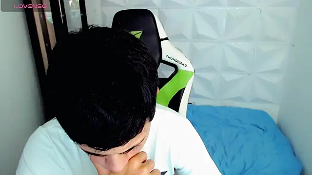 Snapshot of bby_santi chatting on 12-11-24, 04:09 bby santi online show from 12-11-24, 04:09