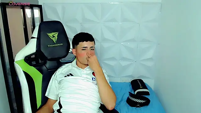 Snapshot of bby_santi chatting on 12-17-24, 07:15 bby santi online show from 12-17-24, 07:15