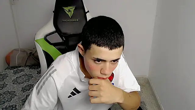 Snapshot of bby_santi chatting on 03-14-25, 05:13 bby santi online show from 03-14-25, 05:13